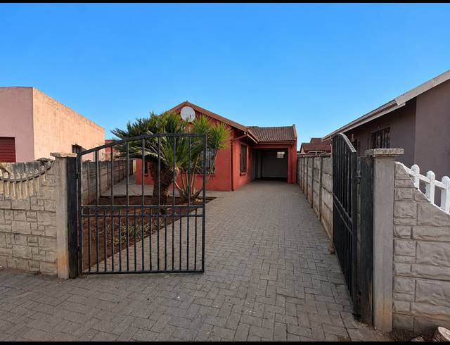 3 BEDROOM HOUSE FOR SALE IN SEBOKENG ZONE 17